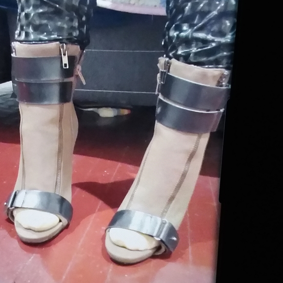 heels - Picture 2 of 2